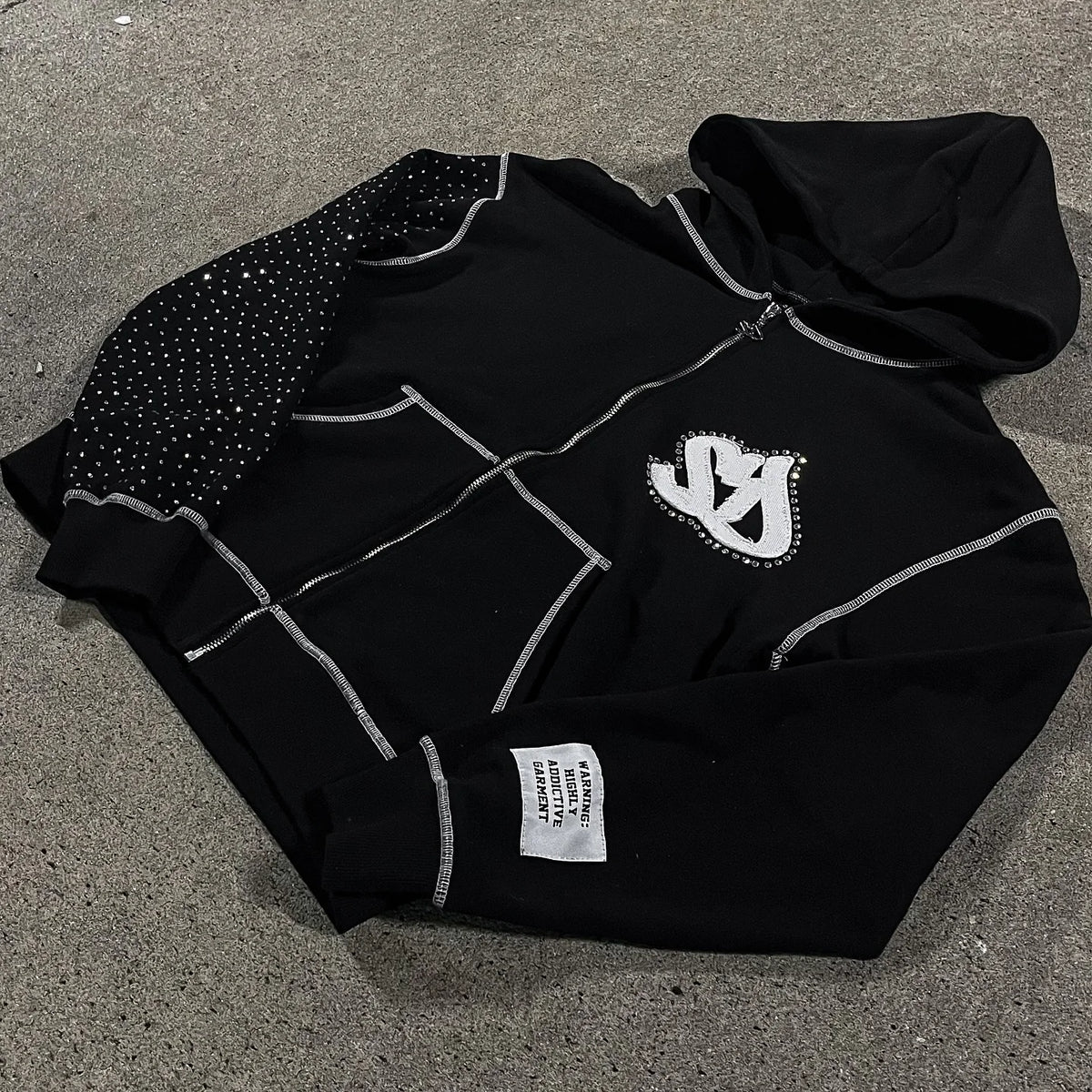 Sweat zipé à capuche